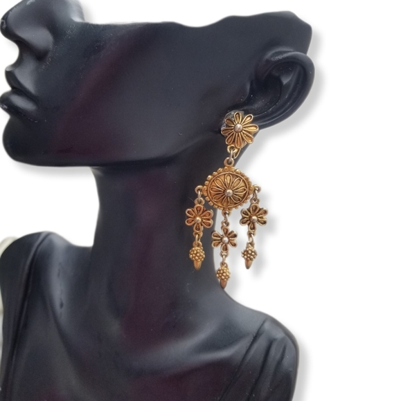 HATTIE CARNEGIE VINTAGE GOLDTONE FLOWER DESIGN CHANDELIER STATEMENT EARRINGS - Picture 2 of 7